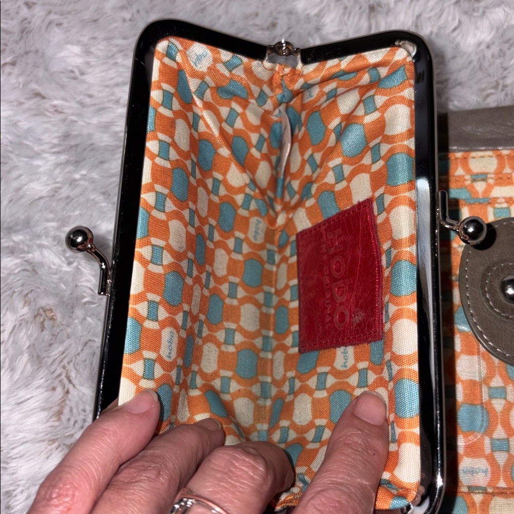 Hobo Vintage Grey Wallet with Kisslock - Picture 8 of 8